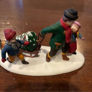 Department 56
 “The Family Tree”
58895